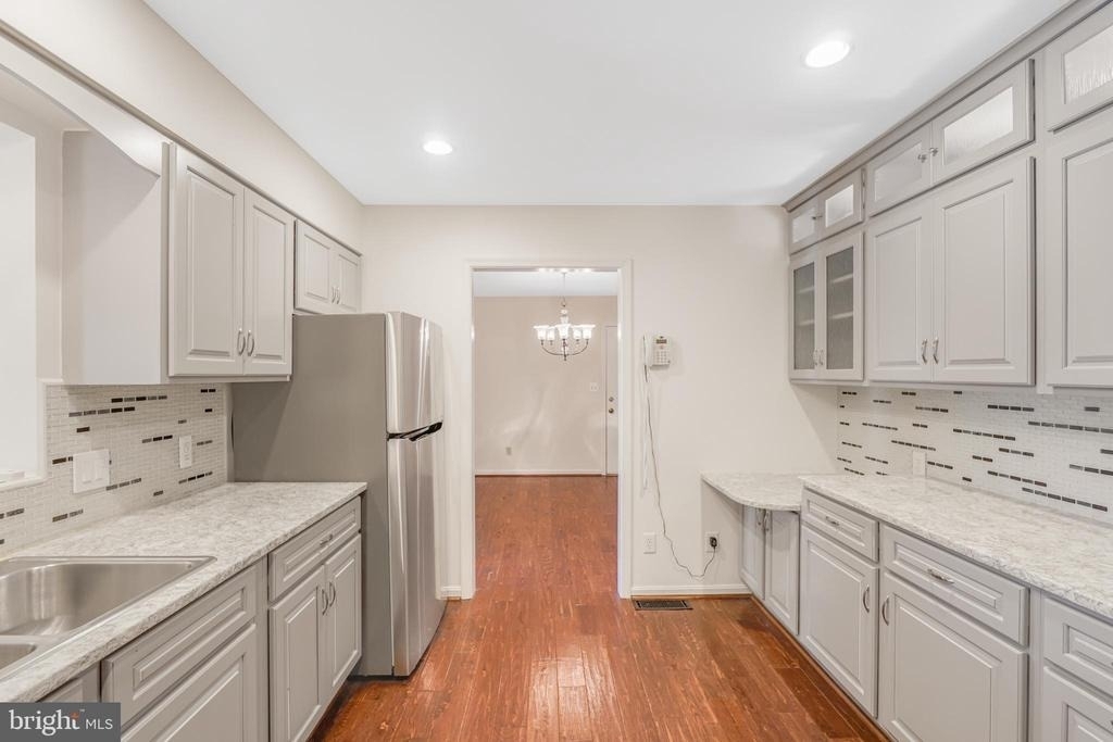 2 Adam Court - Photo 18