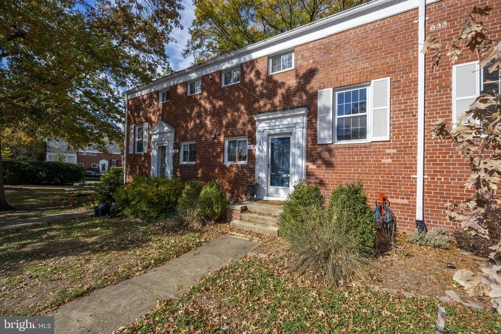 1635 Ripon Place - Photo 0