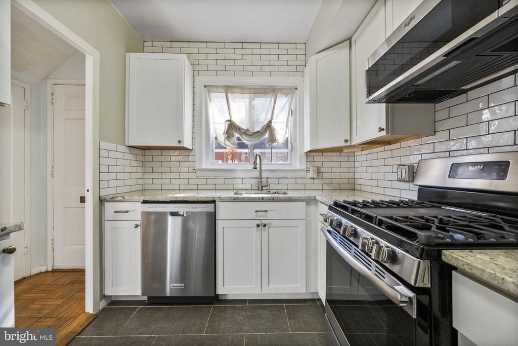 1635 Ripon Place - Photo 8