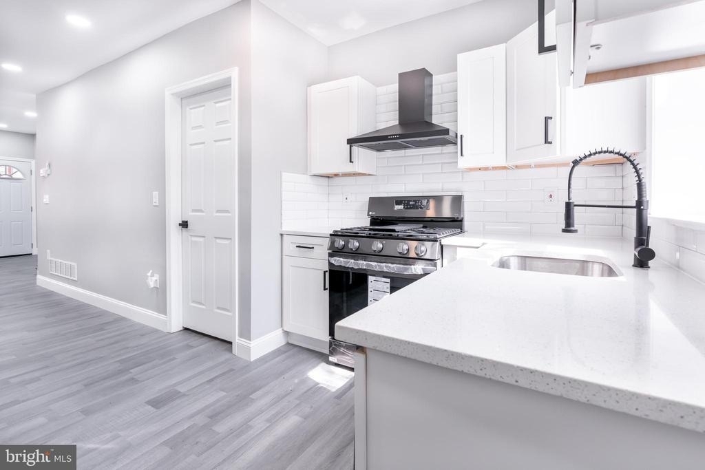 1927 S Norwood Street - Photo 2