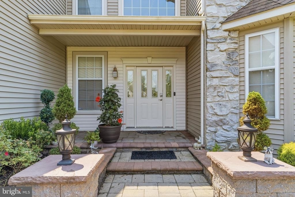 537 Riggs Avenue - Photo 1