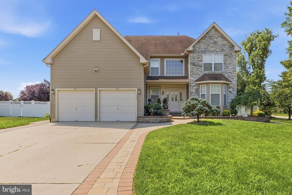 537 Riggs Avenue - Photo 0