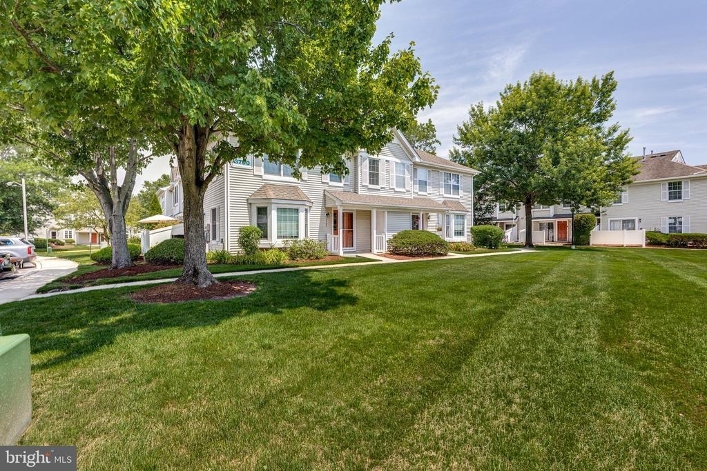 3704 Fenwick Lane - Photo 3