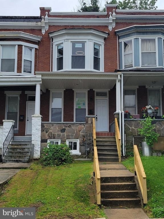 2745 W Mosher Street - Photo 0