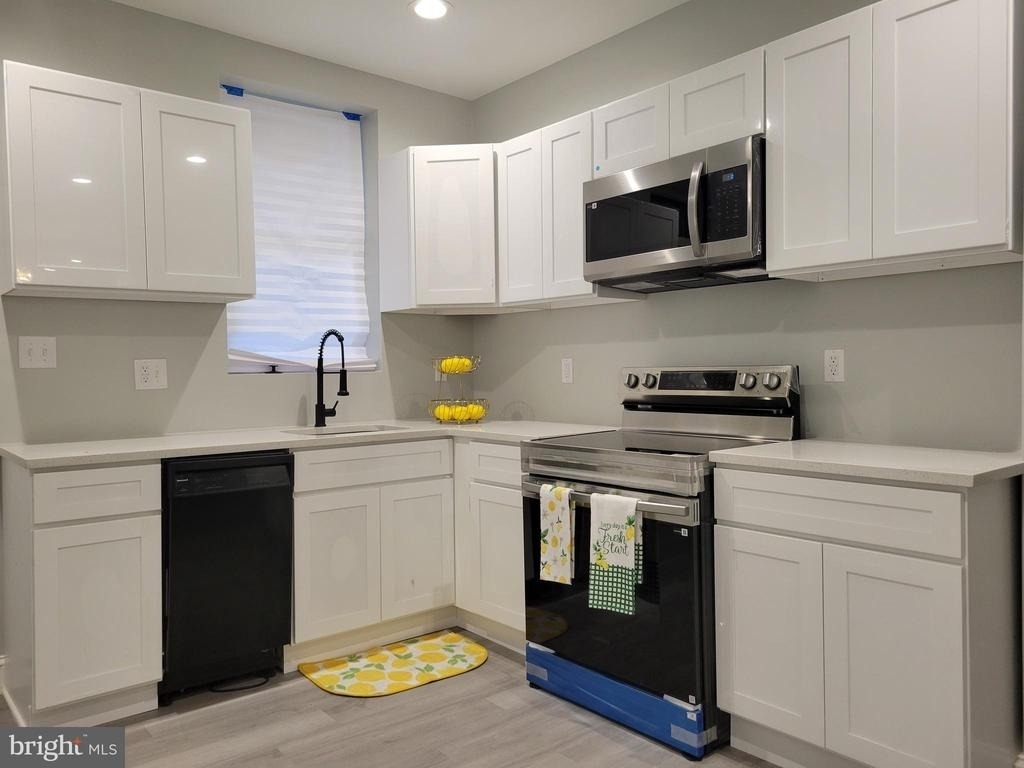 2745 W Mosher Street - Photo 9