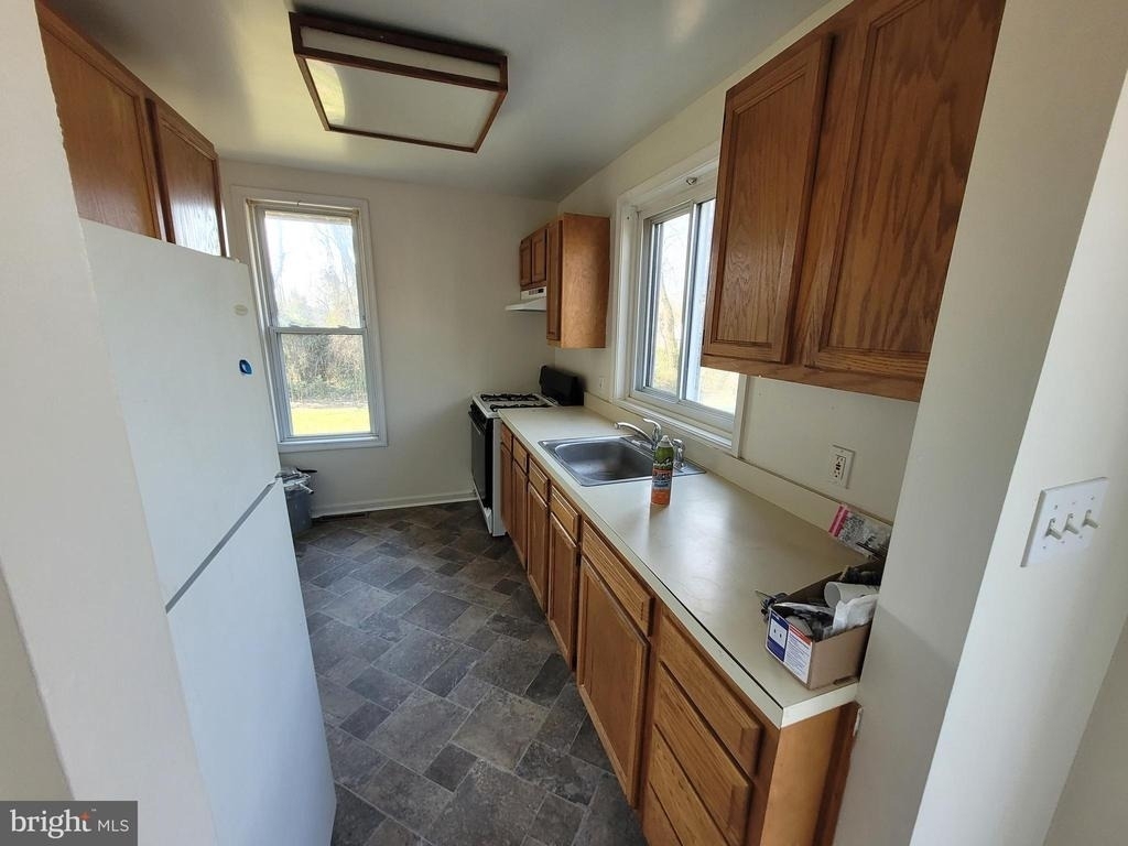 305 Maple - Photo 8