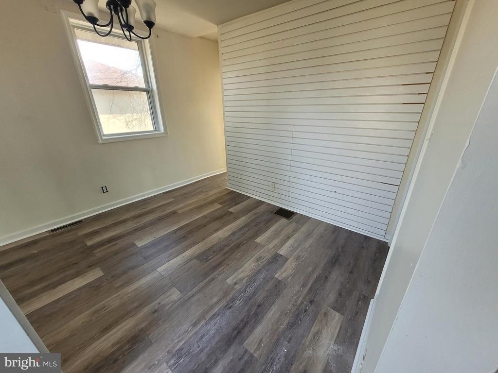 305 Maple - Photo 7