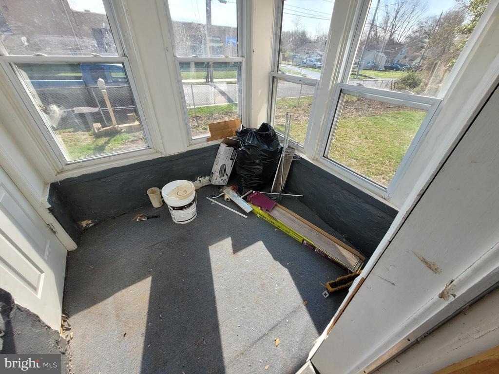 305 Maple - Photo 5