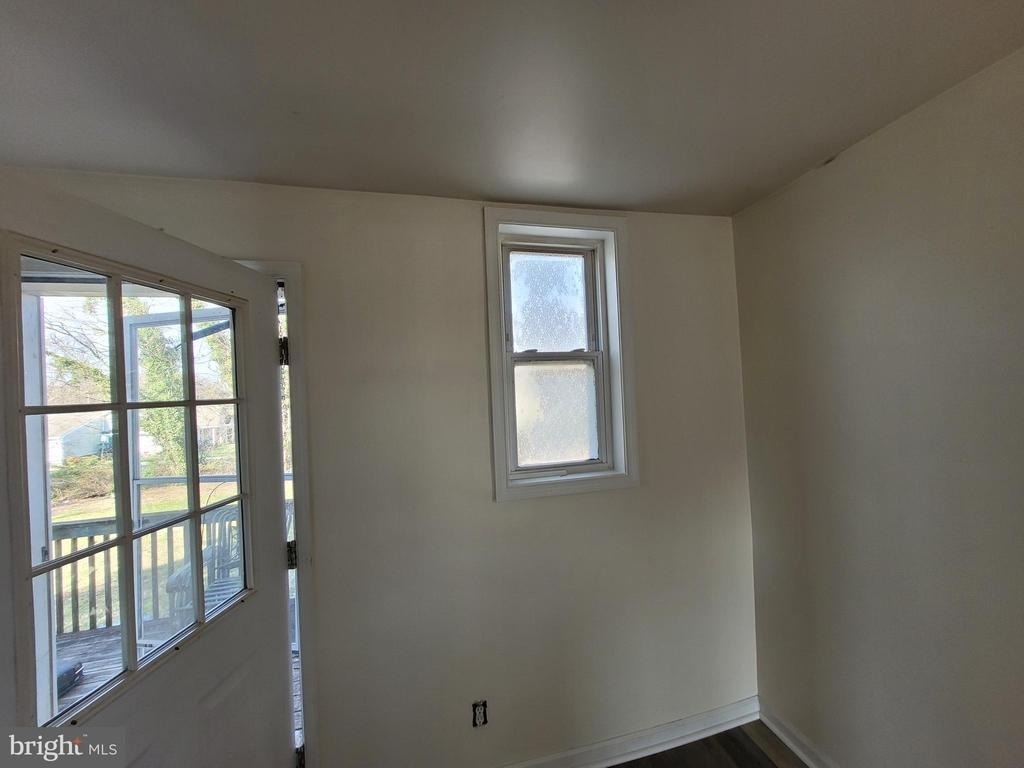 305 Maple - Photo 3