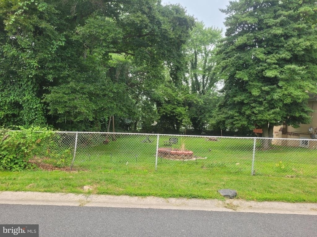 305 Maple - Photo 1