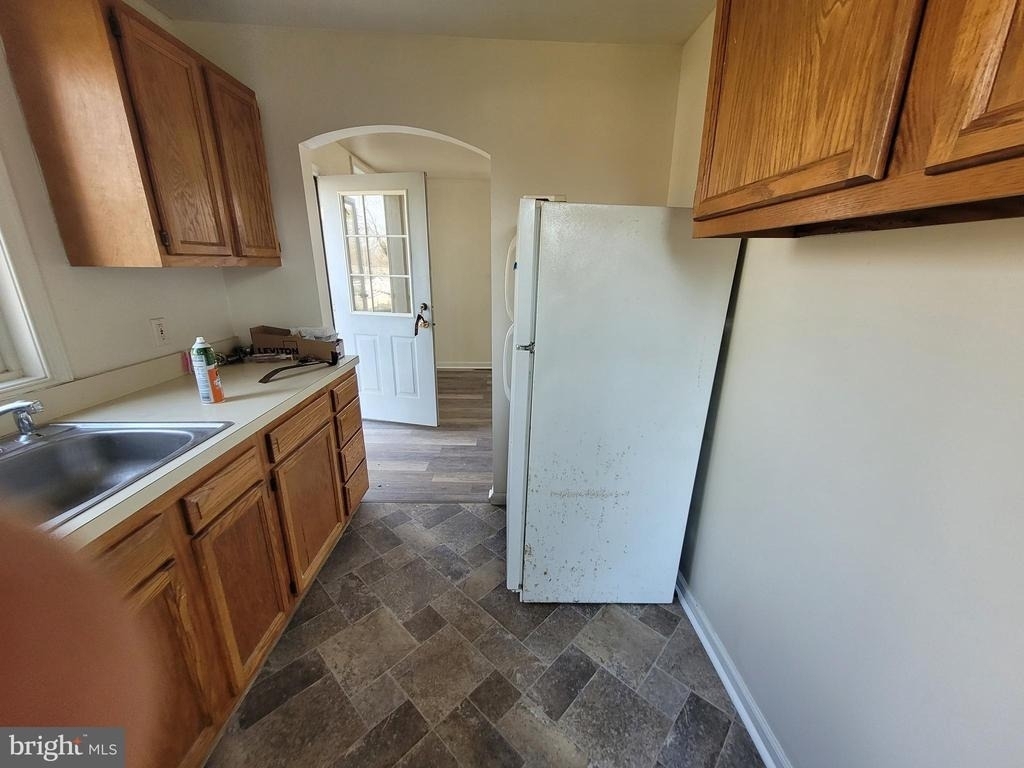 305 Maple - Photo 2