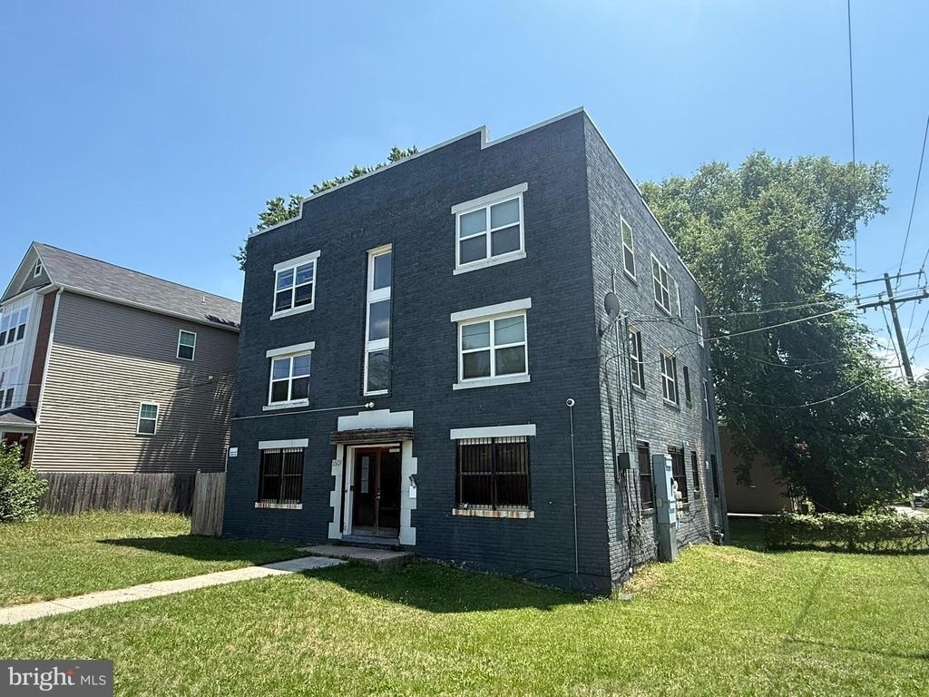 5501 Foote St. Ne - Photo 1