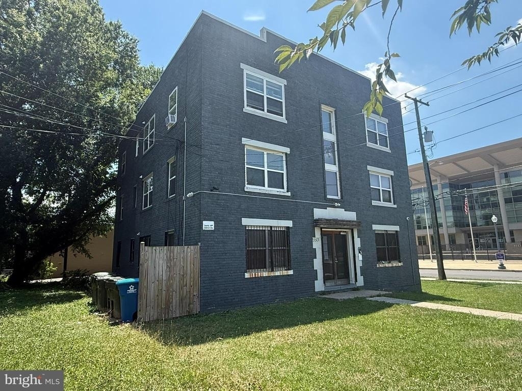 5501 Foote St. Ne - Photo 2