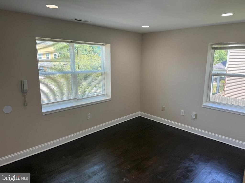 5501 Foote St. Ne - Photo 3