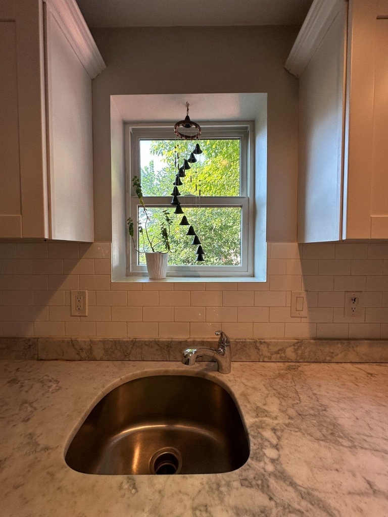 1914 D Street Ne - Photo 4