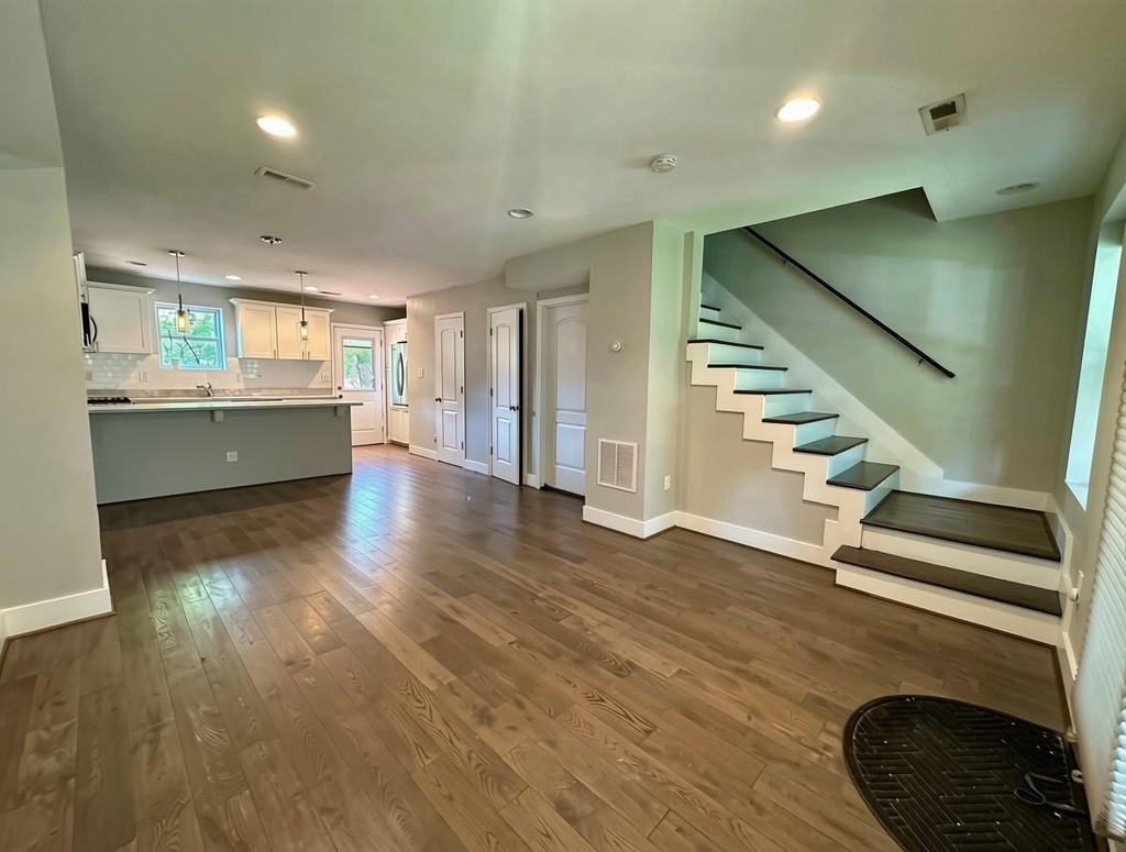 1914 D Street Ne - Photo 6