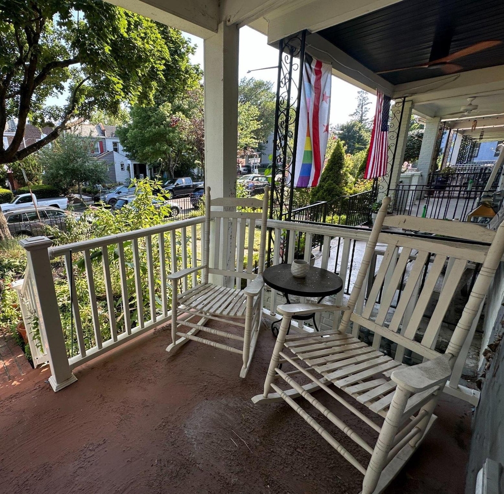 1914 D Street Ne - Photo 1
