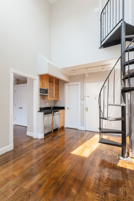 West 21st Street - Photo 2