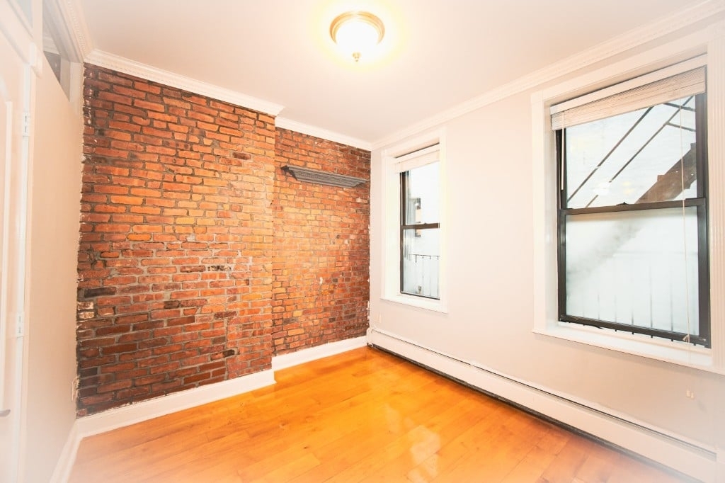Avenue B - Photo 7