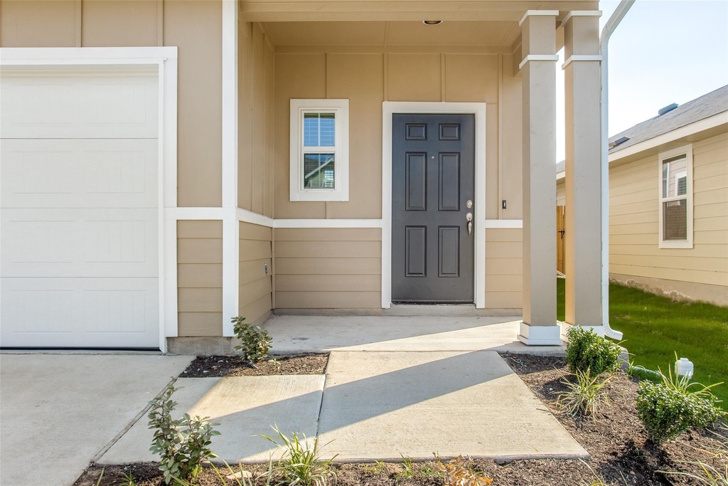 140 Living Reef Dr - Photo 1