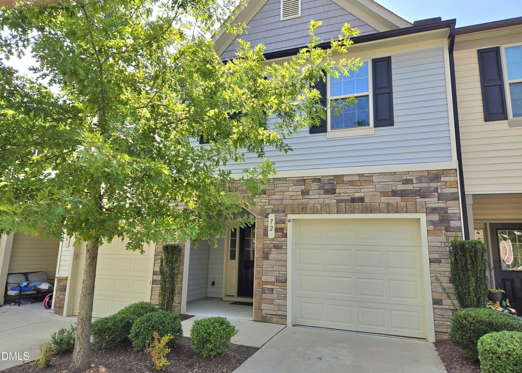 72 E Grove Point Drive - Photo 0