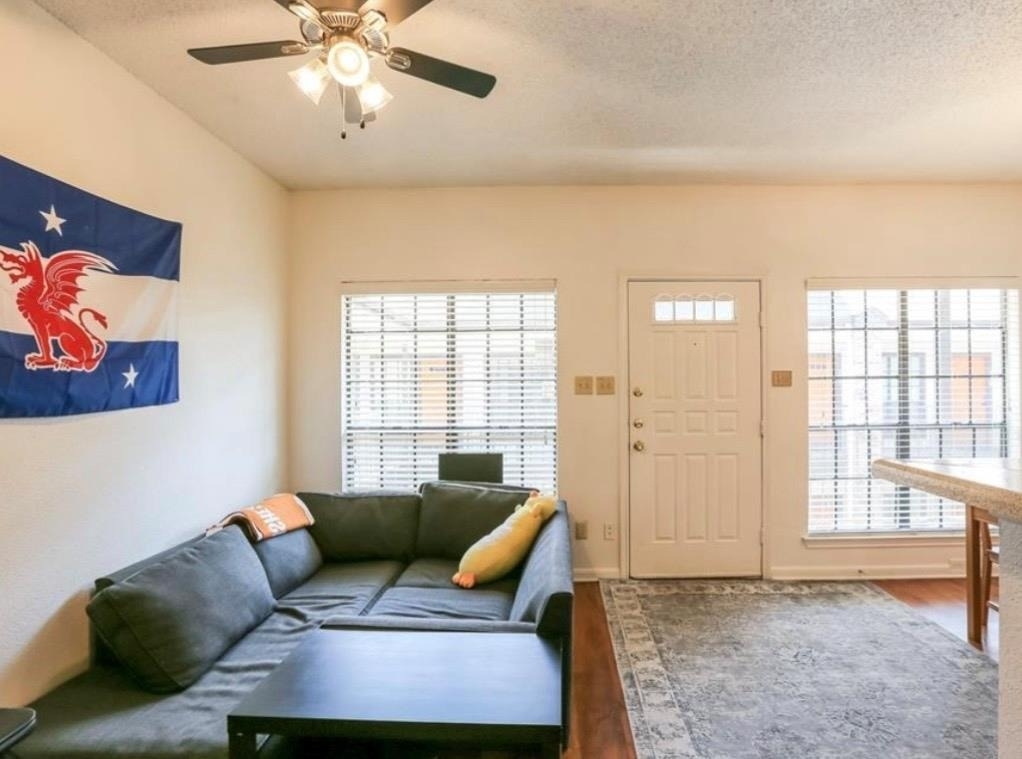 912 W 22nd St - Photo 3