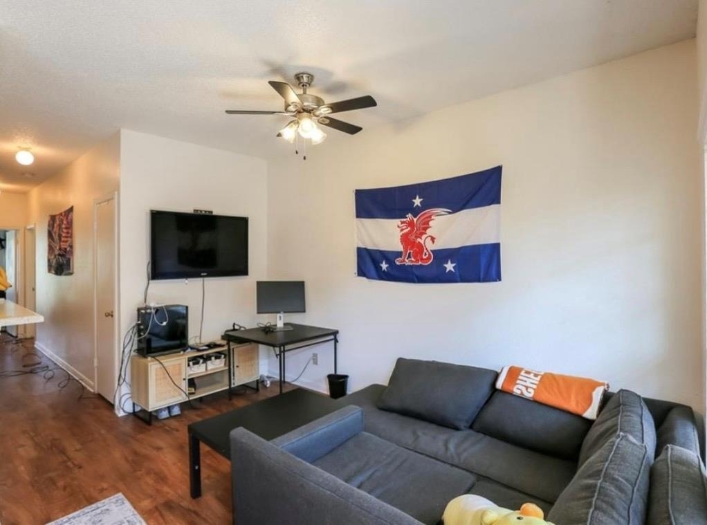 912 W 22nd St - Photo 2