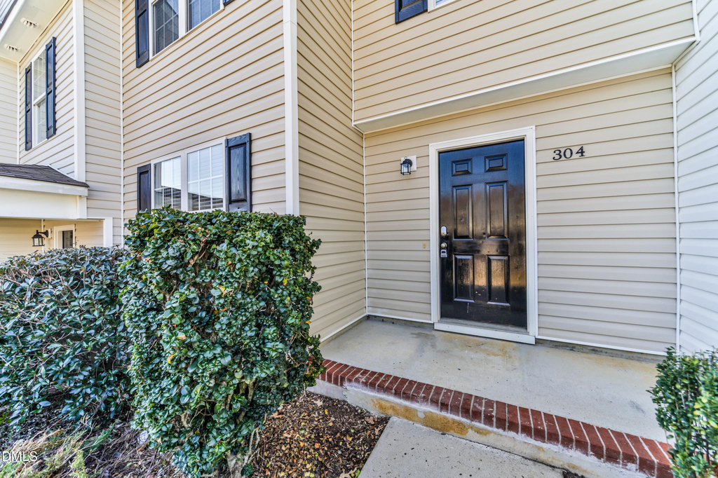 304 Whitehall Court - Photo 1