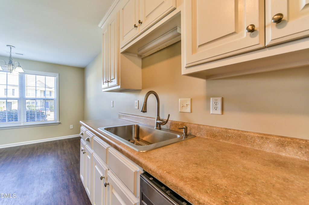 304 Whitehall Court - Photo 8