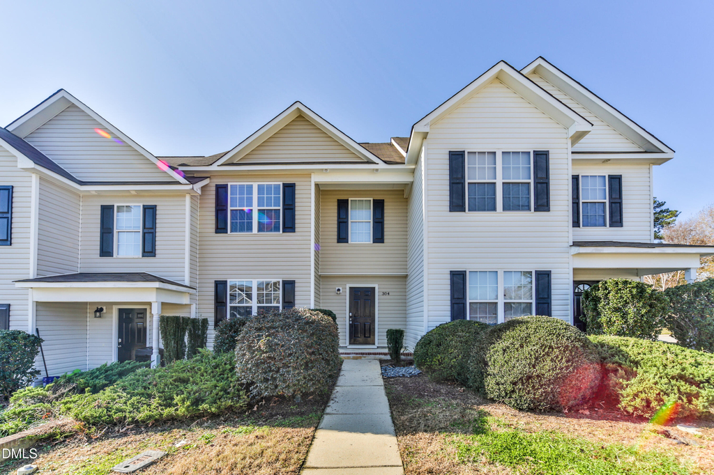 304 Whitehall Court - Photo 0