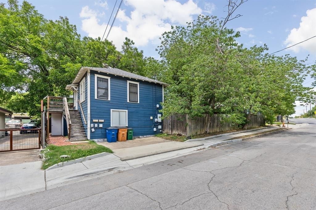 2102 Brackenridge St - Photo 0