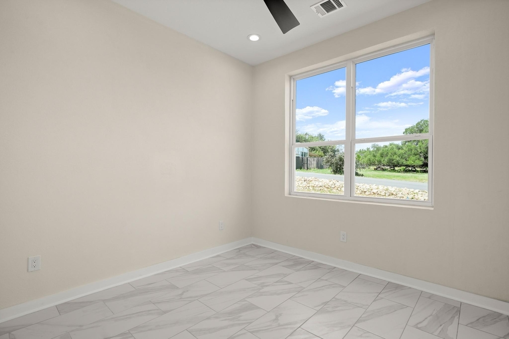 2401 Thurber Ln - Photo 16