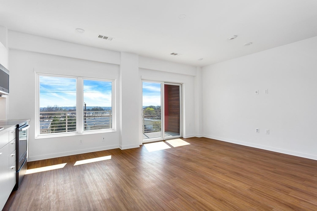 4361 S Congress Ave - Photo 3