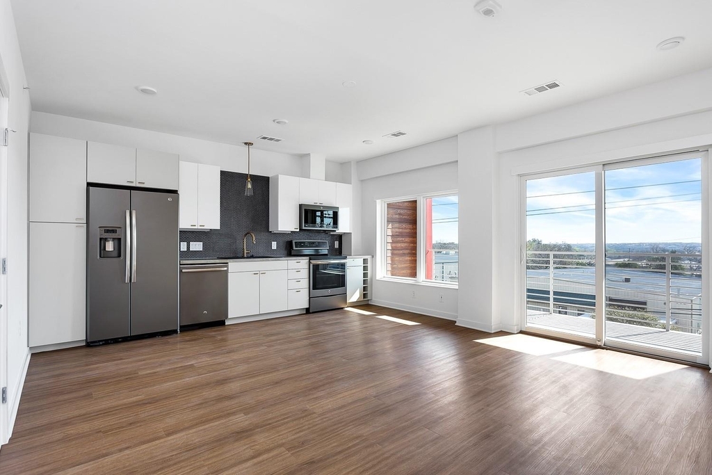 4361 S Congress Ave - Photo 1