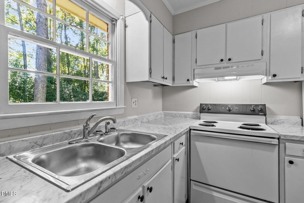 7505 Crown Avenue - Photo 0