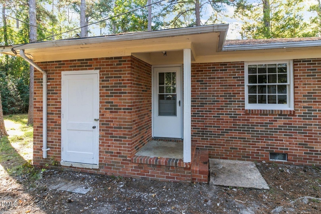 7505 Crown Avenue - Photo 4