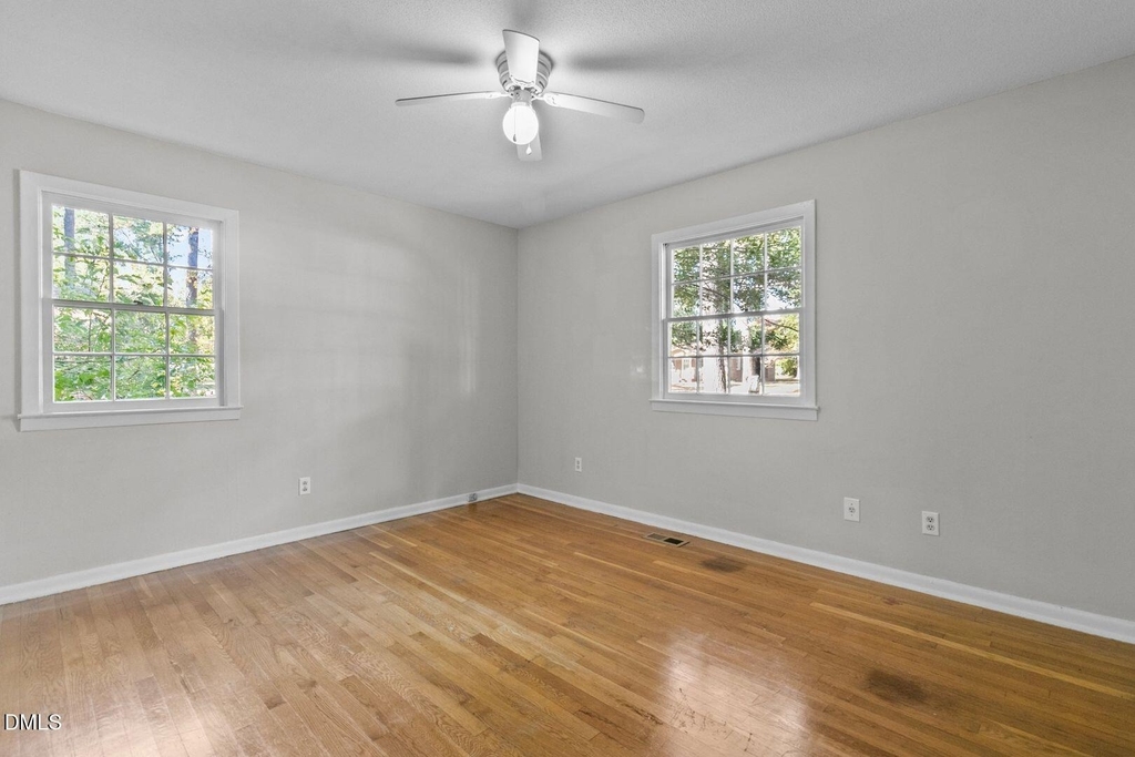 7505 Crown Avenue - Photo 17