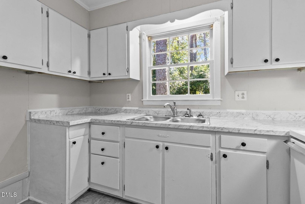7505 Crown Avenue - Photo 1