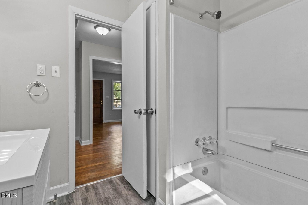 7505 Crown Avenue - Photo 14