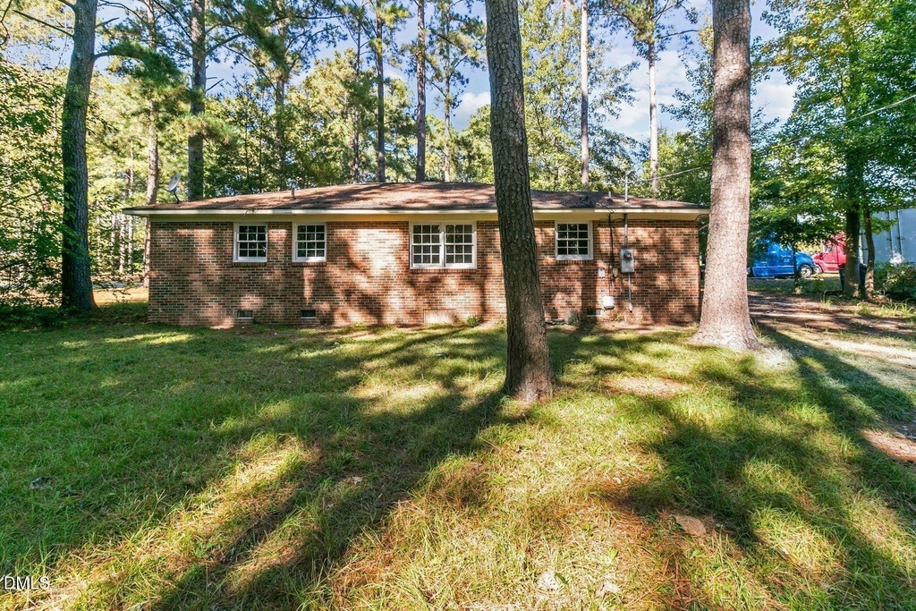 7505 Crown Avenue - Photo 19