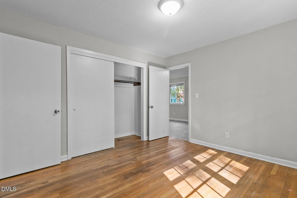 7505 Crown Avenue - Photo 12