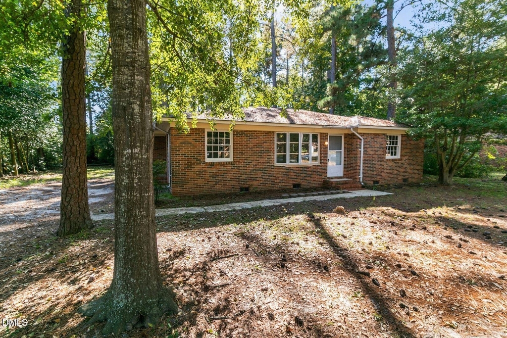 7505 Crown Avenue - Photo 2
