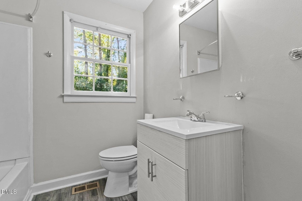 7505 Crown Avenue - Photo 13