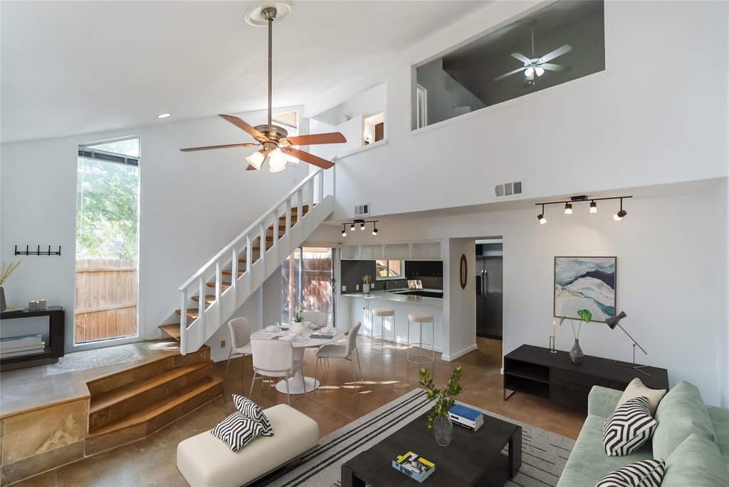 1122 Hollow Creek Dr - Photo 1