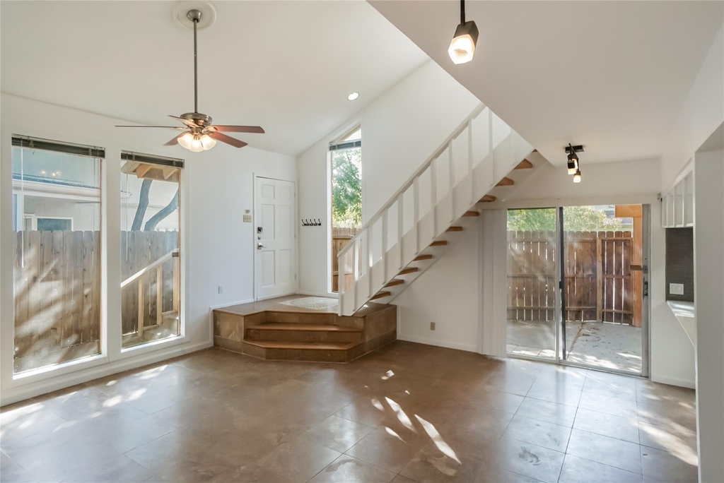 1122 Hollow Creek Dr - Photo 2