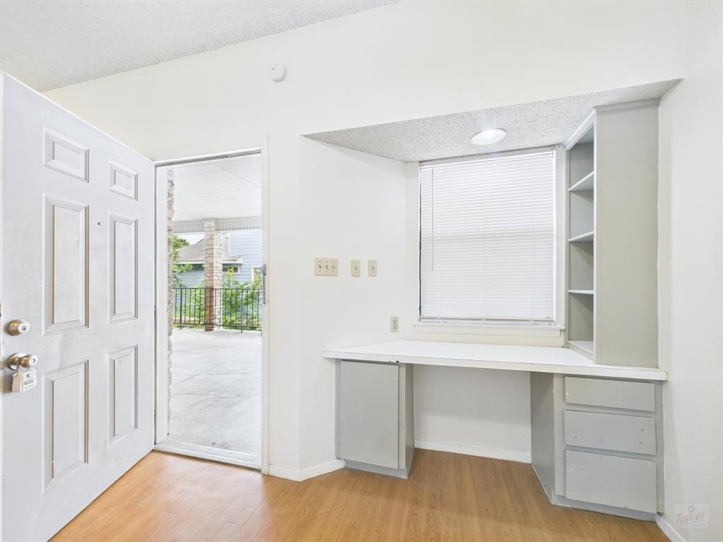 2604 Salado St - Photo 17