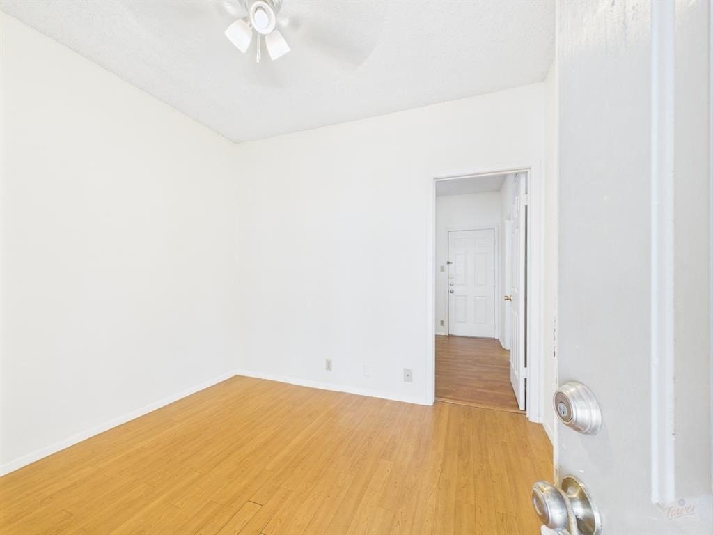 2604 Salado St - Photo 16