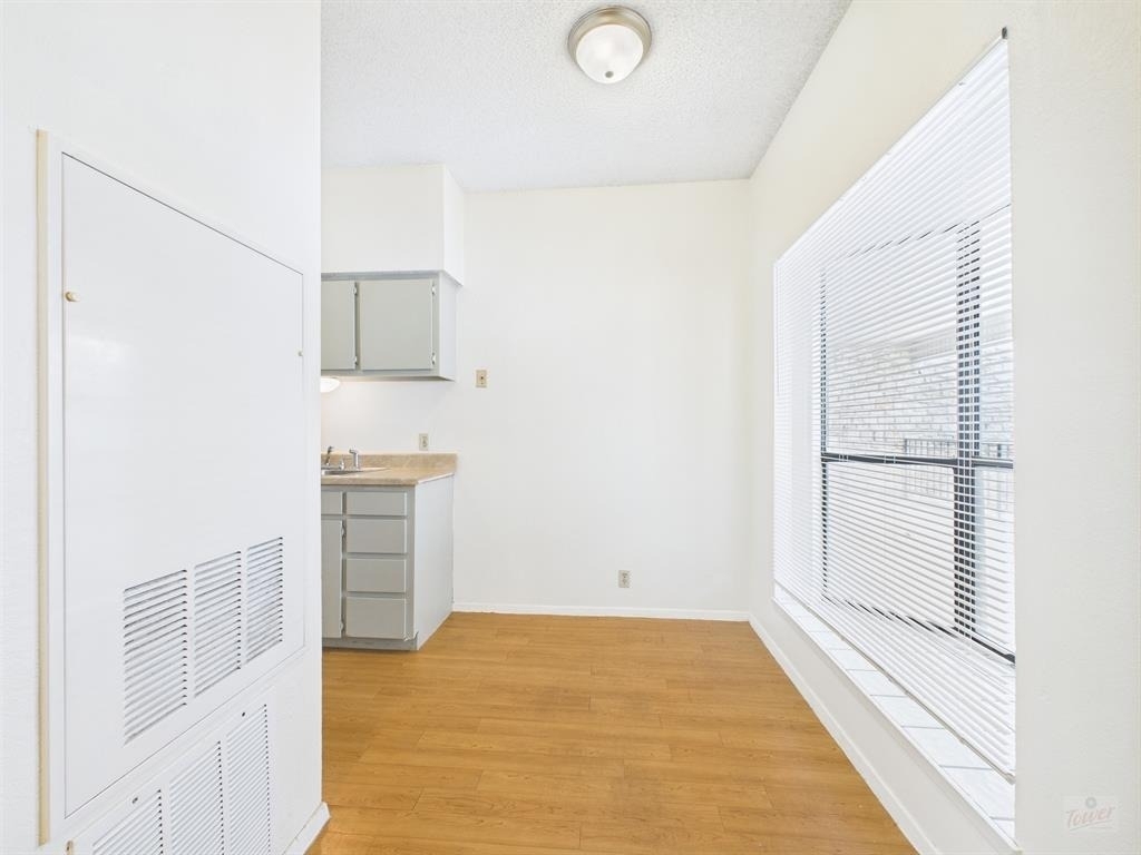 2604 Salado St - Photo 11