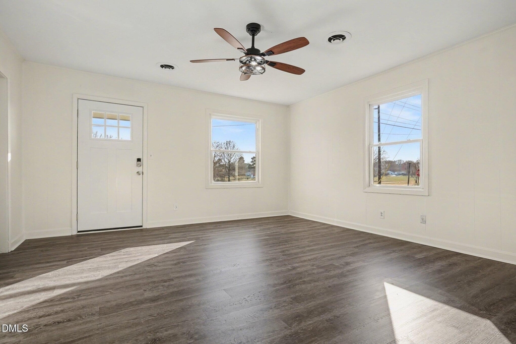 1101 E Mason Street - Photo 3