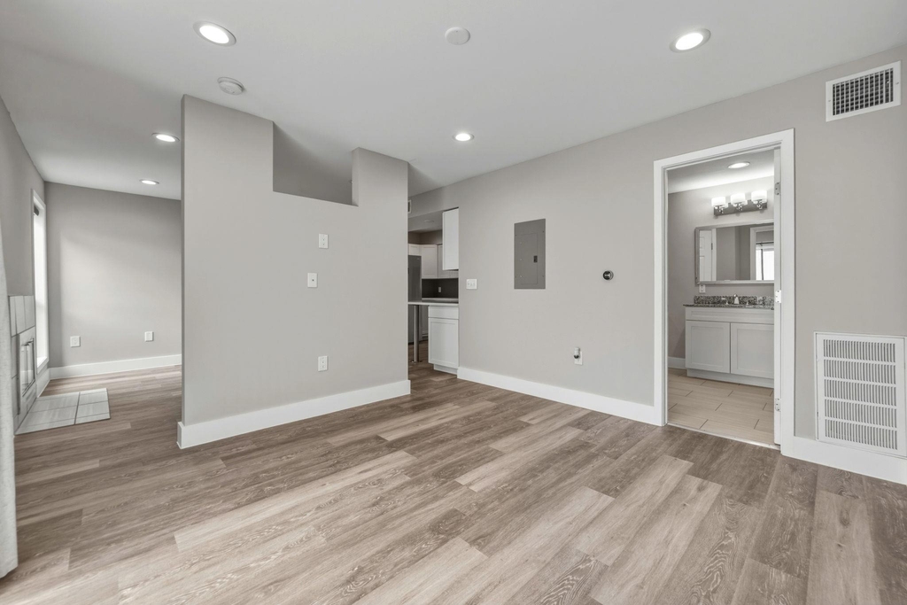 935 La Posada Dr - Photo 14